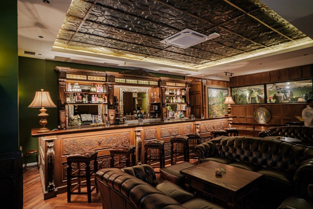 The Gunslinger's Hop interior